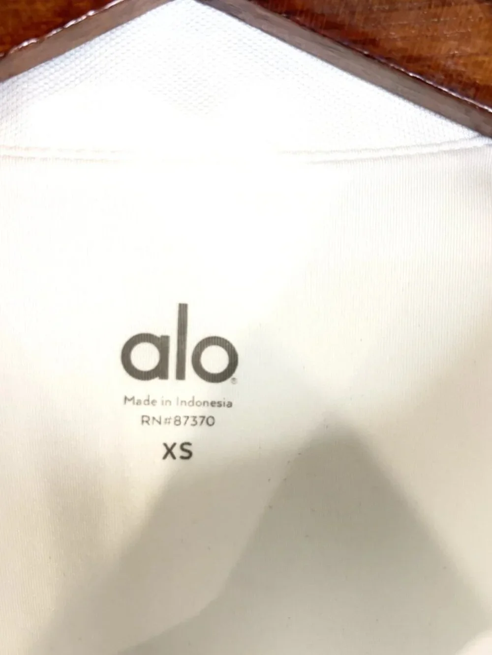 NWT Alo Cropped Prestige Polo Top Sz XS White Built In Bra Preppy Activewear